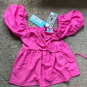 New Women Blouse. Size XXS; But looks regular small size.